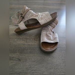 Women's Light Pink Sandals